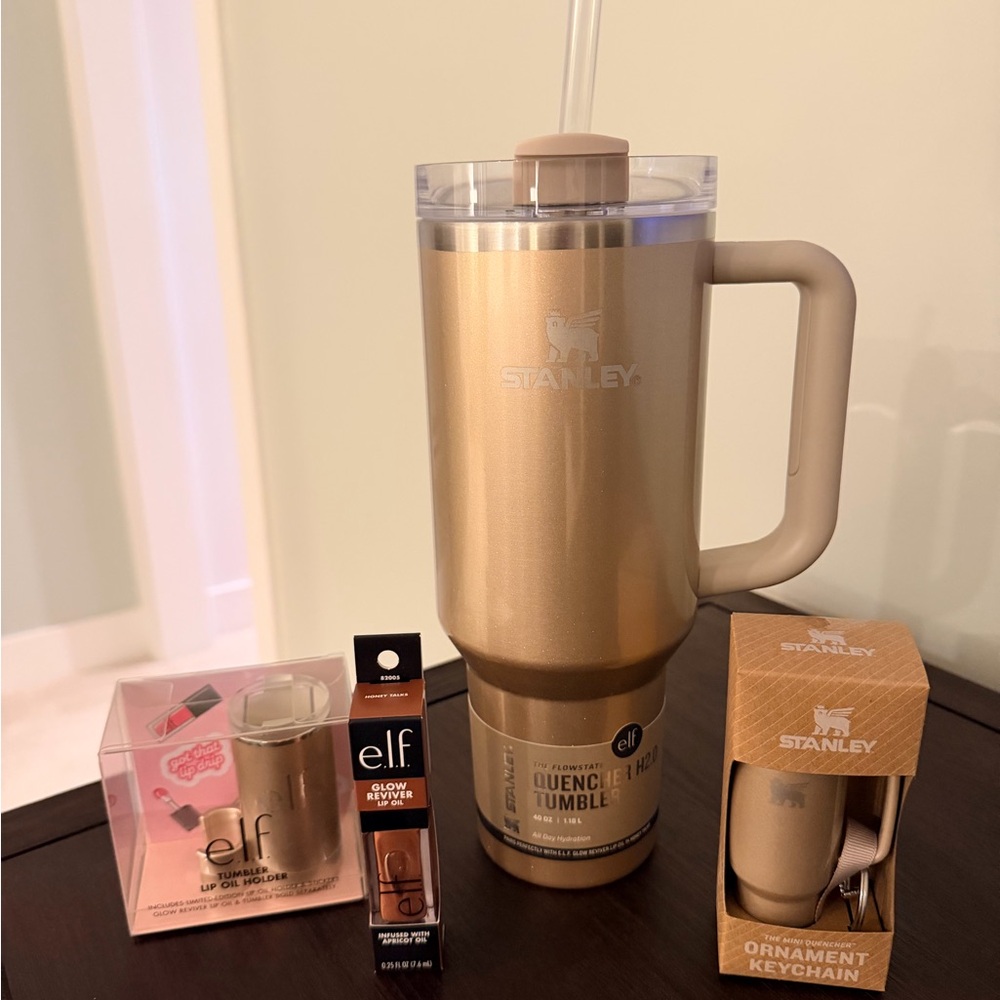 Stanley Gold Quencher Tumbler with Handle